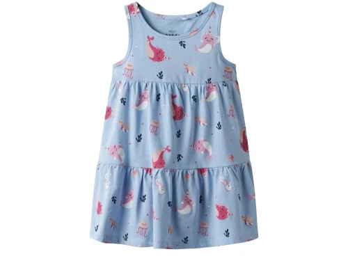 Lyseblå kjole med to overskæringer og print af hvaler og havmotiver i pink farver fra Name It 13228172 chambray blue whales